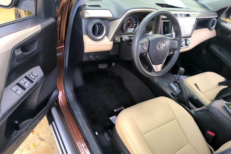 Used Toyota RAV4 2015 2.0L CVT Two-Wheel Drive Urban Edition Driver Seat