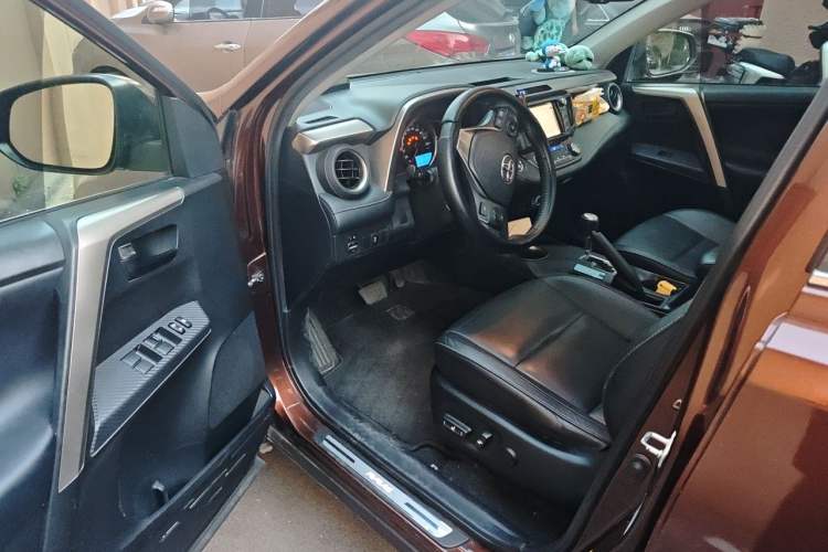 Used Toyota RAV4 2015 2.5L Automatic 4x4 Elite Edition Driver Seat