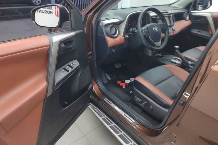 Used Toyota RAV4 2015 2.5L Automatic 4x4 Elite Edition Driver Seat