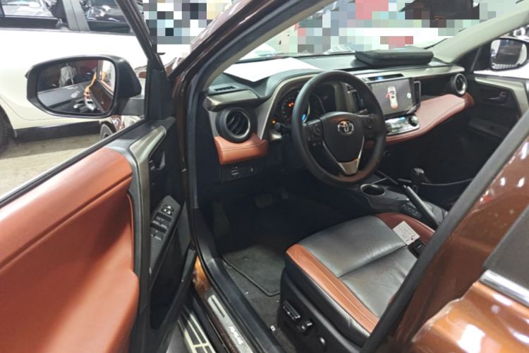 Used Toyota RAV4 2015 2.5L Automatic 4x4 Elite Edition Driver Seat