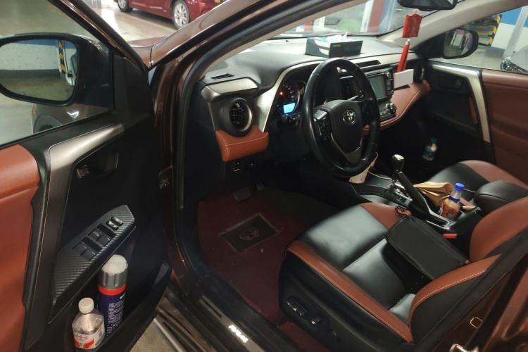 Used Toyota RAV4 2015 2.5L Automatic 4x4 Elite Edition Driver Seat