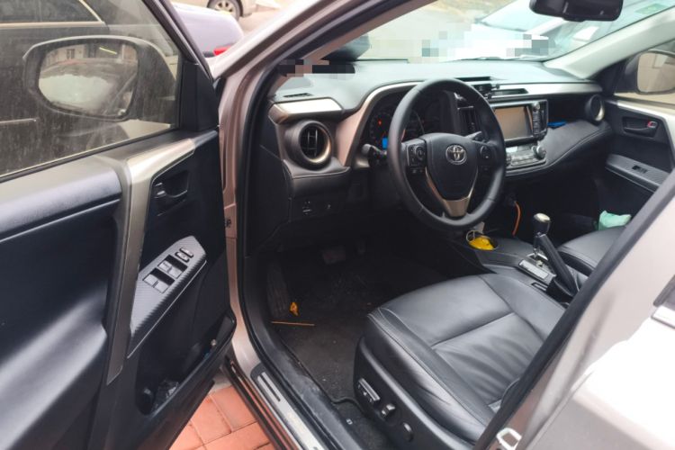 Used Toyota RAV4 2015 2.5L Automatic 4x4 Elite Edition Driver Seat