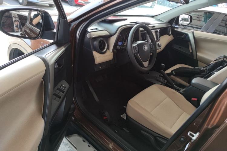 Used Toyota RAV4 2015 2.0L CVT Two-Wheel Drive Fashion Edition Driver Seat
