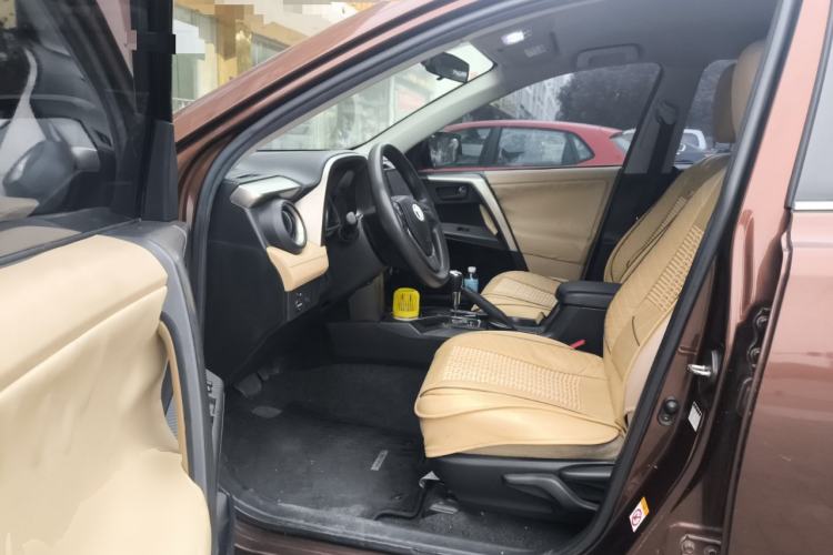Used Toyota RAV4 2015 2.0L CVT Two-Wheel Drive Urban Edition Driver Seat