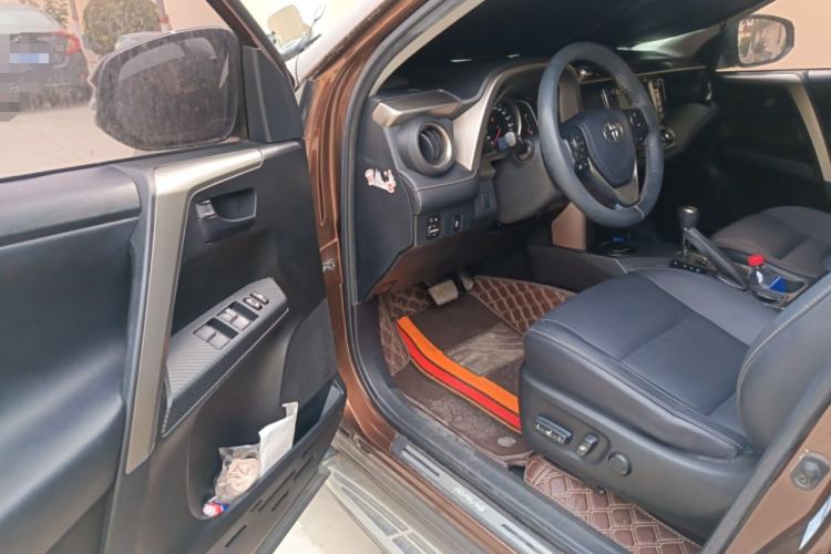 Used Toyota RAV4 2015 2.5L Automatic 4x4 Elite Edition Driver Seat