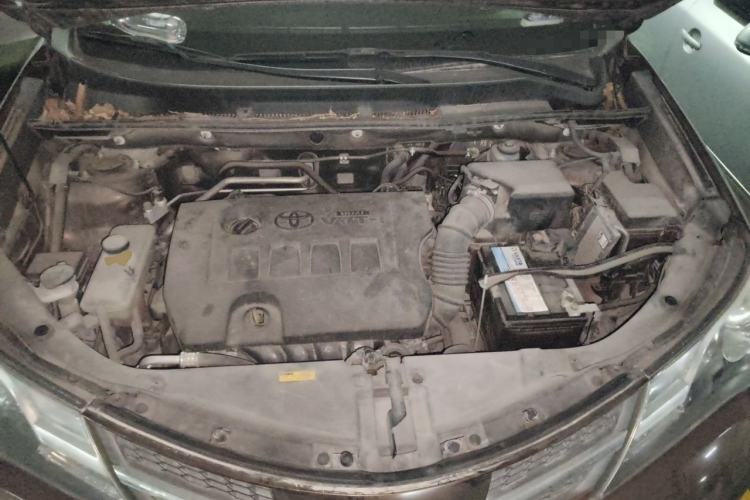 Used Toyota RAV4 2015 2.0L CVT Two-Wheel Drive Fashion Edition Engine Bay