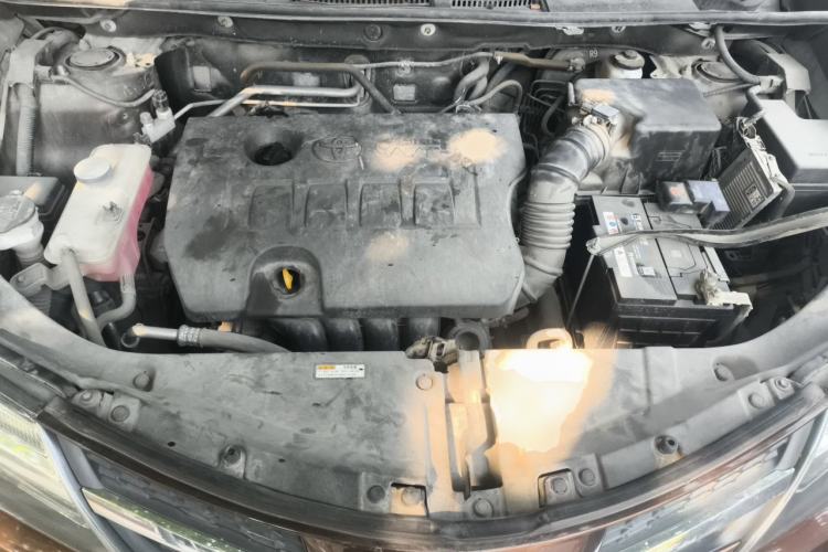Used Toyota RAV4 2015 2.0L CVT Two-Wheel Drive Fashion Edition Engine Bay