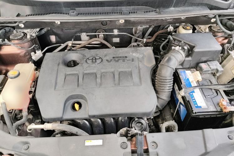 Used Toyota RAV4 2015 2.0L CVT Two-Wheel Drive Fashion Edition Engine Bay