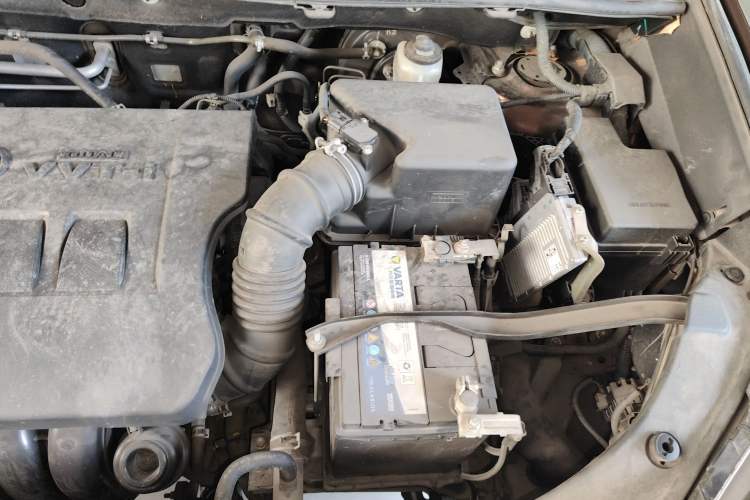Used Toyota RAV4 2015 2.0L CVT Two-Wheel Drive Fashion Edition Engine Bay Left