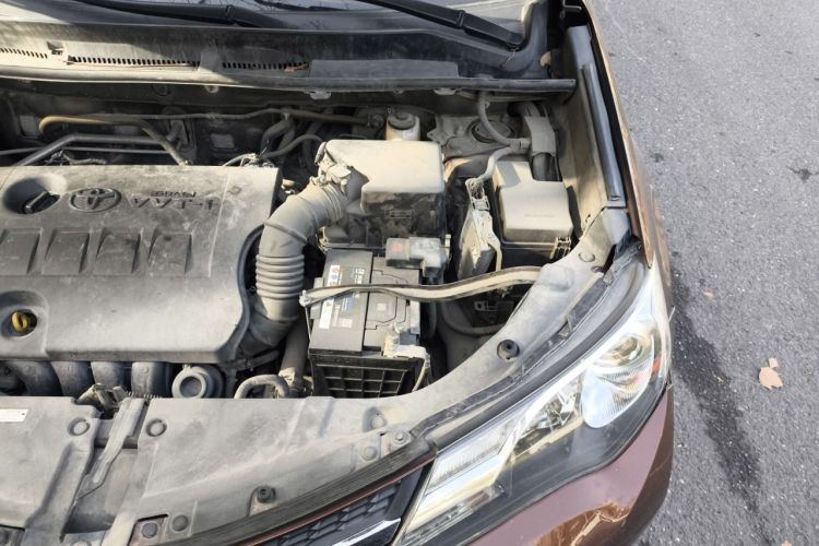 Used Toyota RAV4 2015 2.0L CVT Two-Wheel Drive Fashion Edition Engine Bay Left