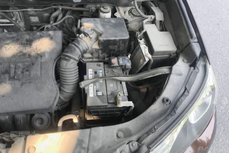 Used Toyota RAV4 2015 2.0L CVT Two-Wheel Drive Fashion Edition Engine Bay Left