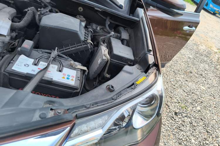 Used Toyota RAV4 2015 2.5L Automatic 4x4 Elite Edition Engine Bay Left