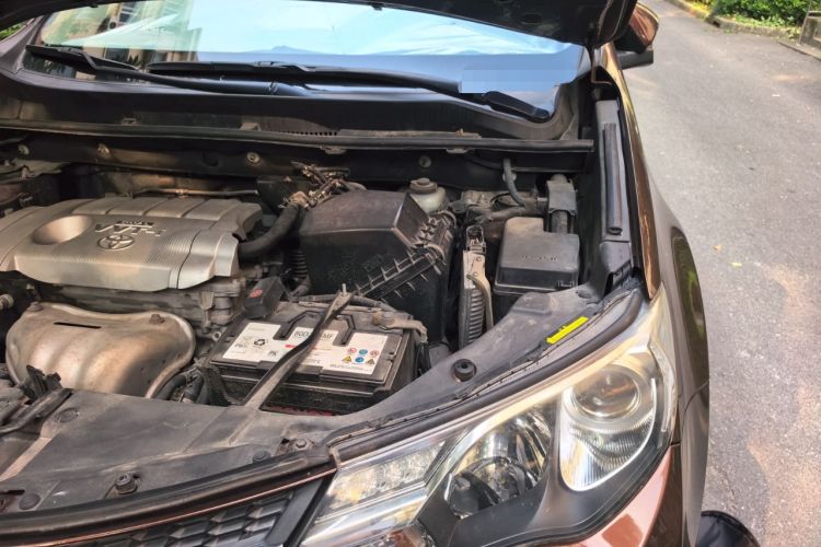 Used Toyota RAV4 2015 2.5L Automatic 4x4 Luxury Edition Engine Bay Left