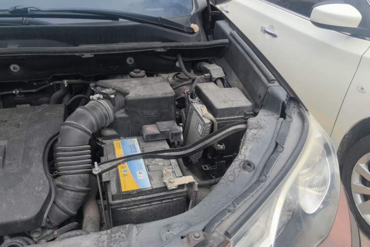Used Toyota RAV4 2015 2.0L CVT Two-Wheel Drive Fashion Edition Engine Bay Left