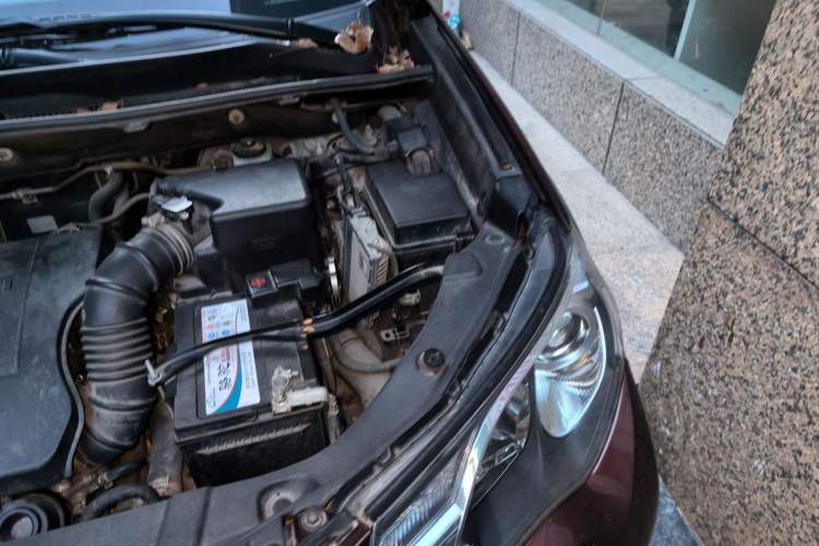 Used Toyota RAV4 2015 2.0L CVT Four-Wheel Drive New Edition Engine Bay Left