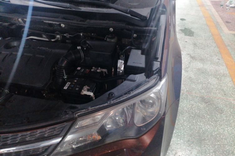 Used Toyota RAV4 2015 2.0L CVT Two-Wheel Drive Fashion Edition Engine Bay Left