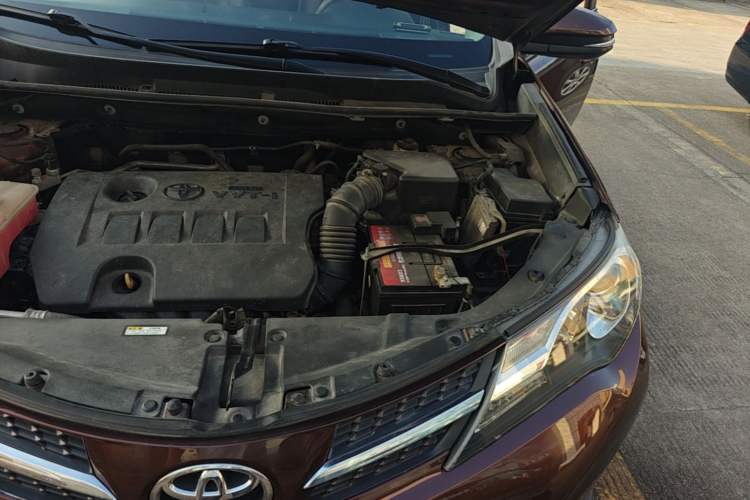 Used Toyota RAV4 2015 2.0L CVT Two-Wheel Drive Fashion Edition Engine Bay Left