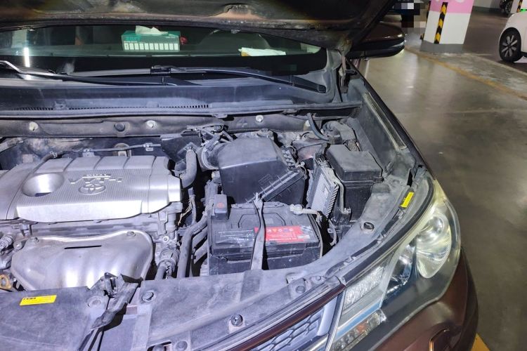 Used Toyota RAV4 2015 2.5L Automatic 4x4 Elite Edition Engine Bay Left