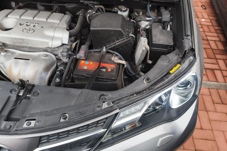 Used Toyota RAV4 2015 2.5L Automatic 4x4 Elite Edition Engine Bay Left