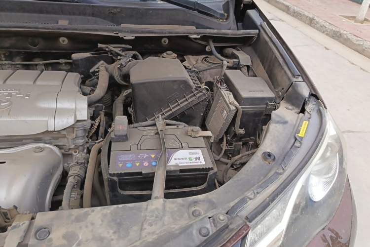 Used Toyota RAV4 2015 2.5L Automatic 4x4 Elite Edition Engine Bay Left
