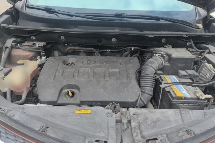 Used Toyota RAV4 2015 2.0L CVT Two-Wheel Drive Fashion Edition Engine Bay