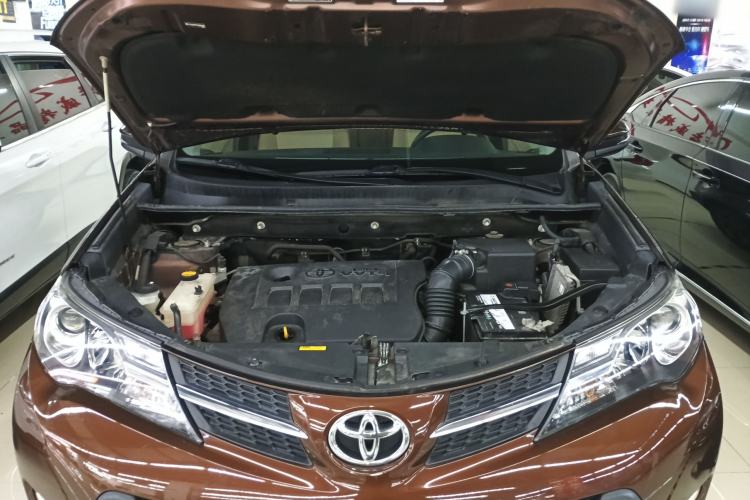 Used Toyota RAV4 2015 2.0L CVT 4x4 Trend Edition Engine Bay