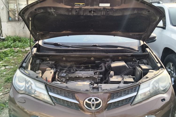 Used Toyota RAV4 2015 2.5L Automatic 4x4 Elite Edition Engine Bay