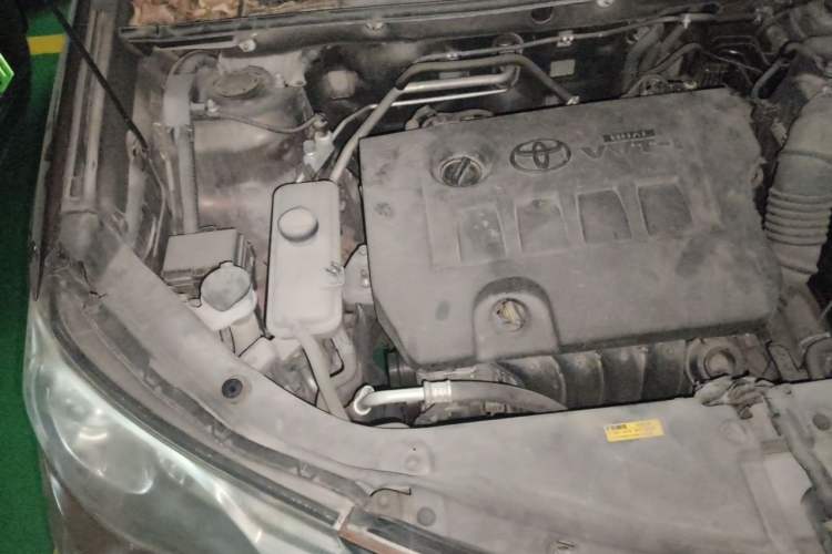 Used Toyota RAV4 2015 2.0L CVT Two-Wheel Drive Fashion Edition Engine Bay Right