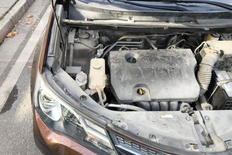 Used Toyota RAV4 2015 2.0L CVT Two-Wheel Drive Fashion Edition Engine Bay Right
