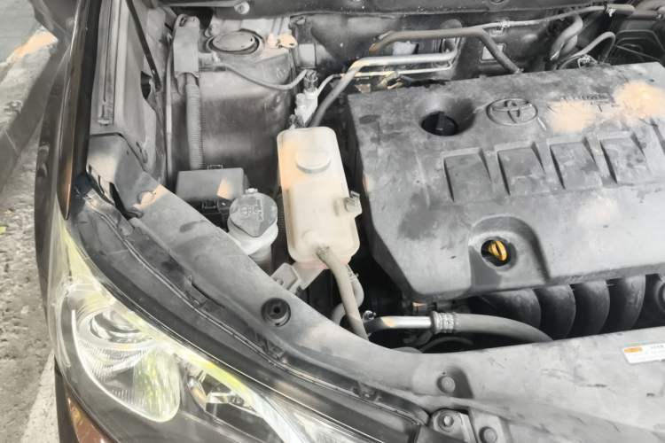 Used Toyota RAV4 2015 2.0L CVT Two-Wheel Drive Fashion Edition Engine Bay Right