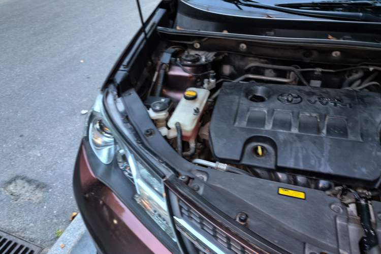 Used Toyota RAV4 2015 2.0L CVT Four-Wheel Drive New Edition Engine Bay Right