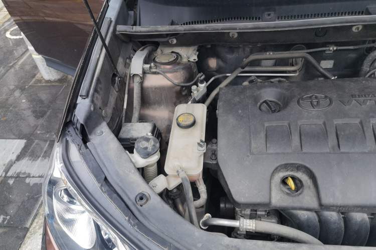 Used Toyota RAV4 2015 2.0L CVT Two-Wheel Drive Urban Edition Engine Bay Right