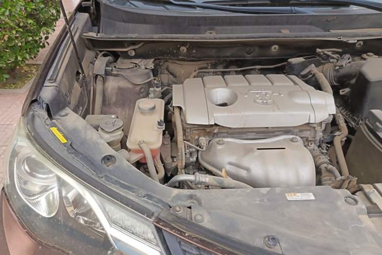 Used Toyota RAV4 2015 2.5L Automatic 4x4 Elite Edition Engine Bay Right