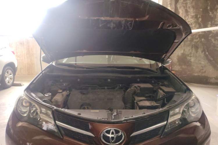 Used Toyota RAV4 2015 2.0L CVT Four-Wheel Drive New Edition Engine Bay