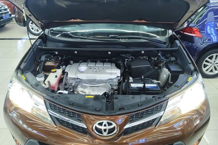 Used Toyota RAV4 2015 2.5L Automatic 4x4 Elite Edition Engine Bay