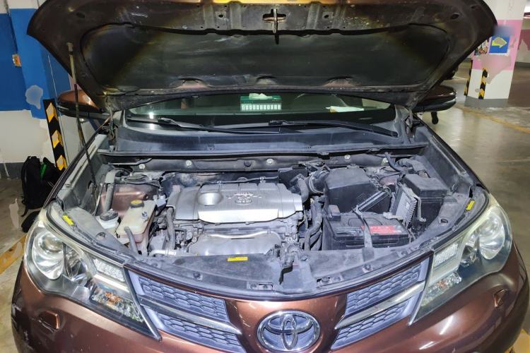 Used Toyota RAV4 2015 2.5L Automatic 4x4 Elite Edition Engine Bay