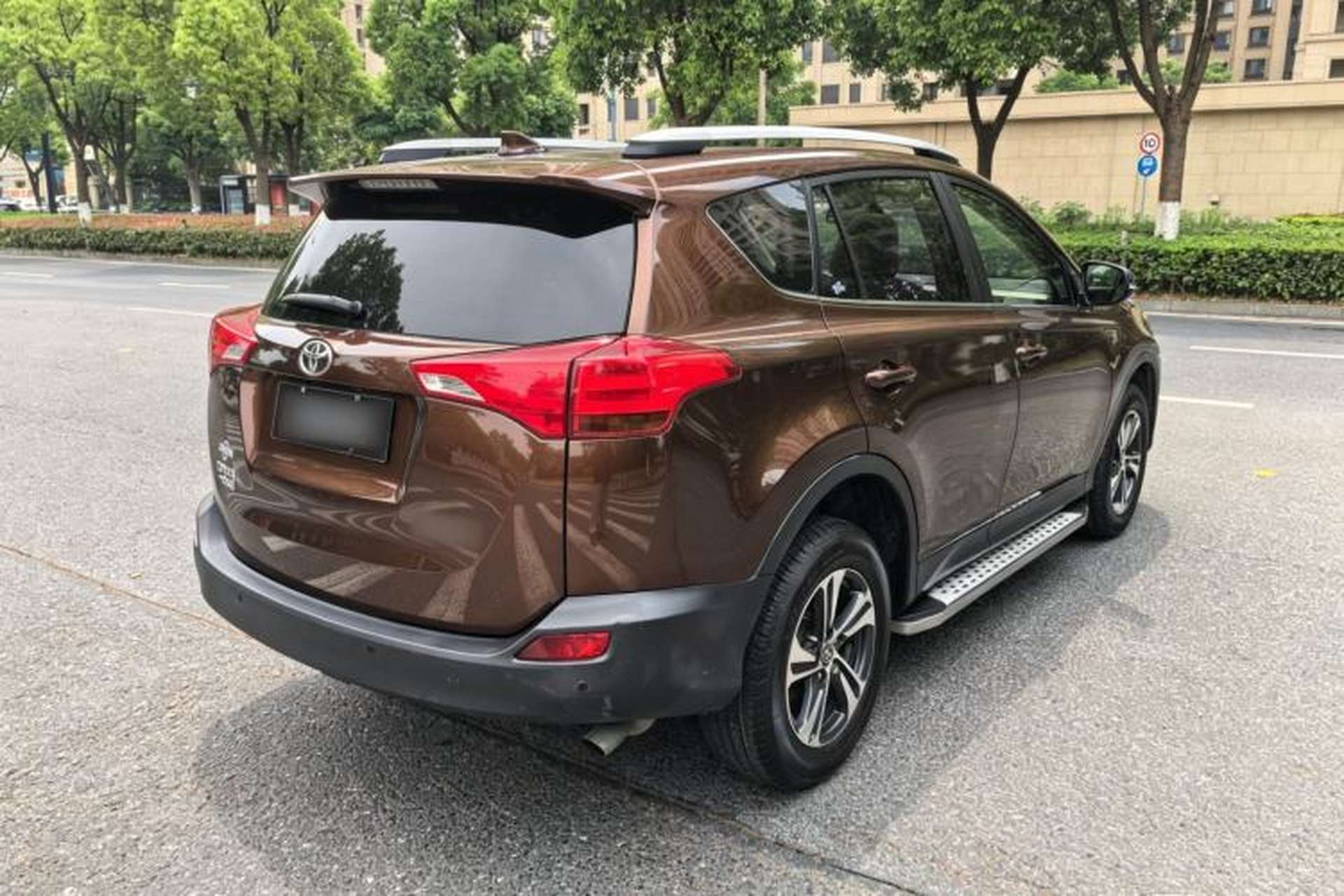 Used Toyota RAV4 2015 2.0L CVT Two-Wheel Drive Fashion Edition Exterior 2