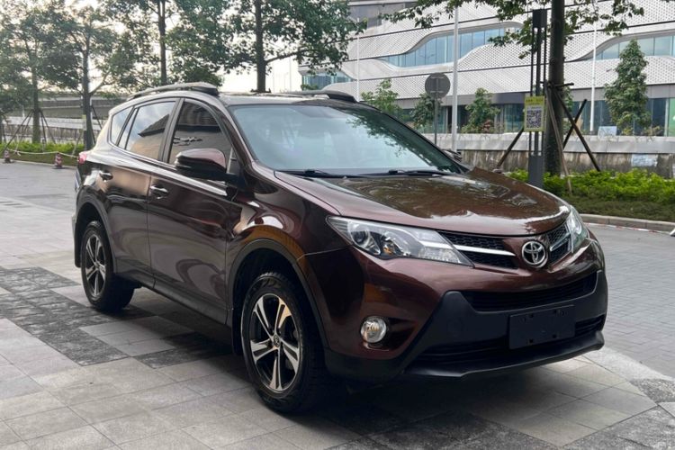 Used Toyota RAV4 2015 2.0L CVT Two-Wheel Drive Fashion Edition Exterior 2