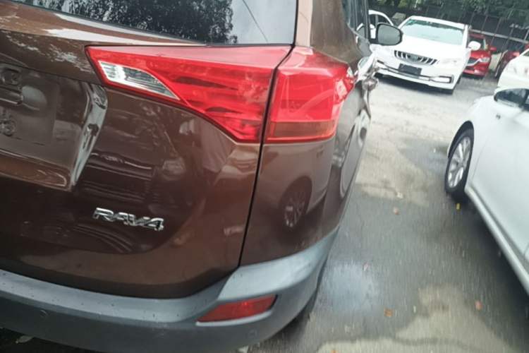 Used Toyota RAV4 2015 2.0L CVT Two-Wheel Drive Fashion Edition Exterior 3