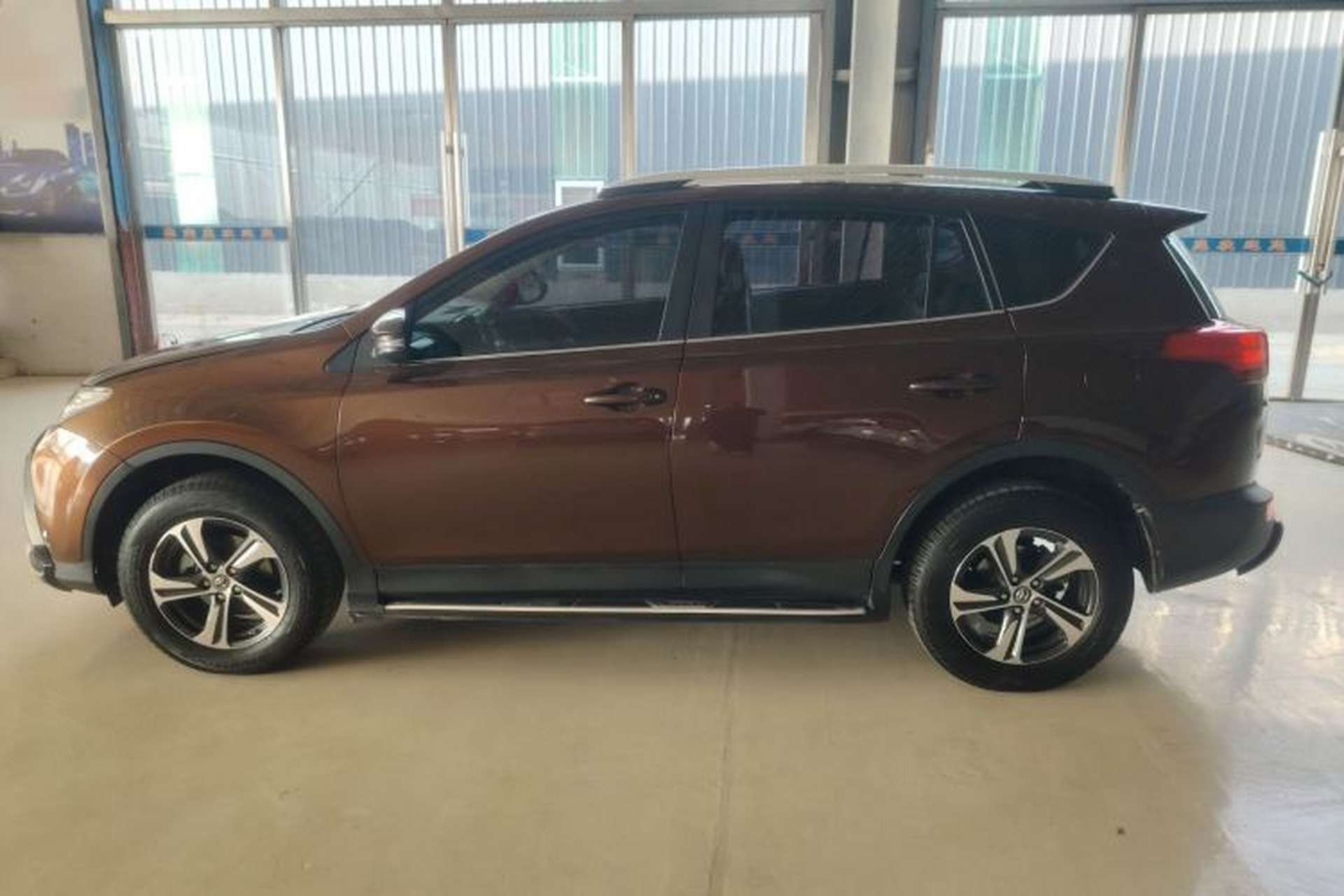 Used Toyota RAV4 2015 2.0L CVT Two-Wheel Drive Fashion Edition Exterior 3
