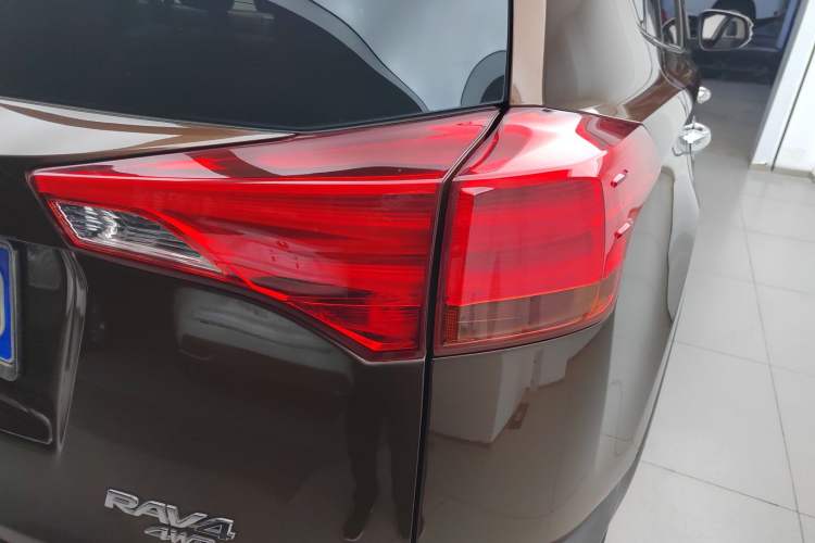 Used Toyota RAV4 2015 2.5L Automatic 4x4 Elite Edition Exterior 3