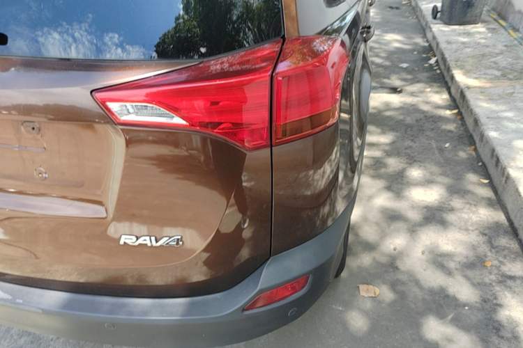 Used Toyota RAV4 2015 2.0L CVT Two-Wheel Drive Fashion Edition Exterior 3