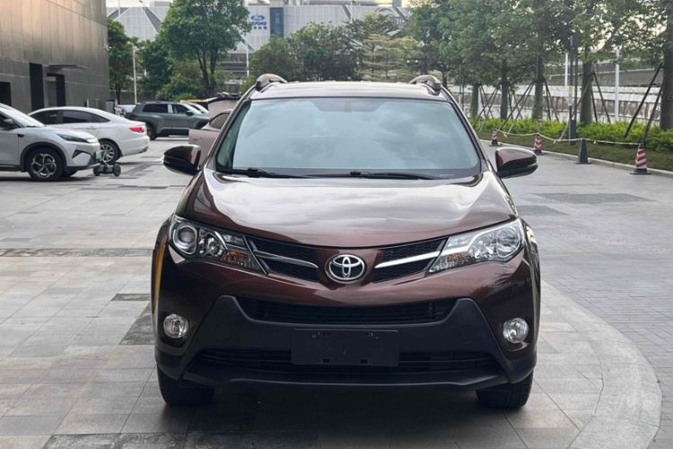 Used Toyota RAV4 2015 2.0L CVT Two-Wheel Drive Fashion Edition Exterior 3