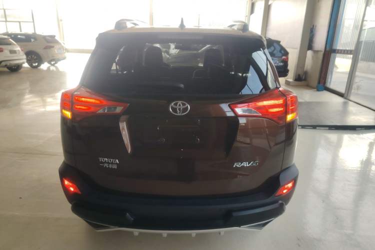 Used Toyota RAV4 2015 2.0L CVT Two-Wheel Drive Fashion Edition Exterior 4