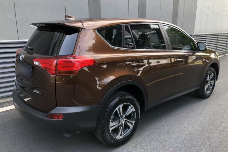 Used Toyota RAV4 2015 2.0L CVT Two-Wheel Drive Fashion Edition Exterior 4