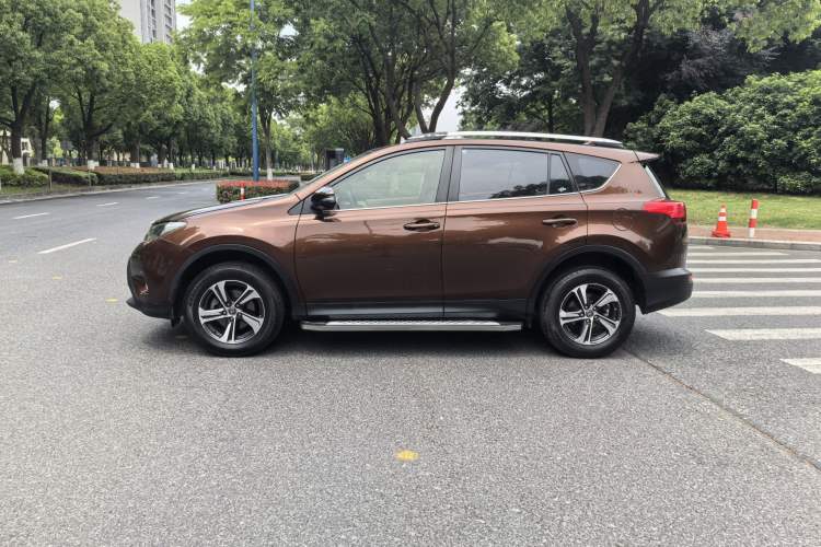 Used Toyota RAV4 2015 2.0L CVT Two-Wheel Drive Fashion Edition Exterior 4