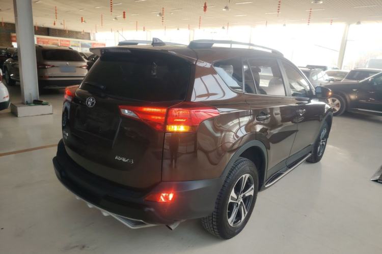 Used Toyota RAV4 2015 2.0L CVT Two-Wheel Drive Fashion Edition Exterior 5