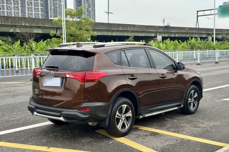 Used Toyota RAV4 2015 2.0L CVT Two-Wheel Drive Fashion Edition Exterior 5