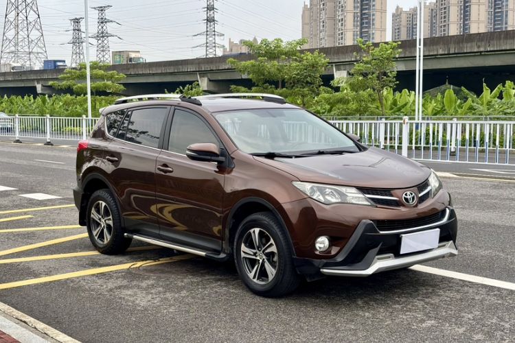 Used Toyota RAV4 2015 2.0L CVT Two-Wheel Drive Fashion Edition Exterior 6