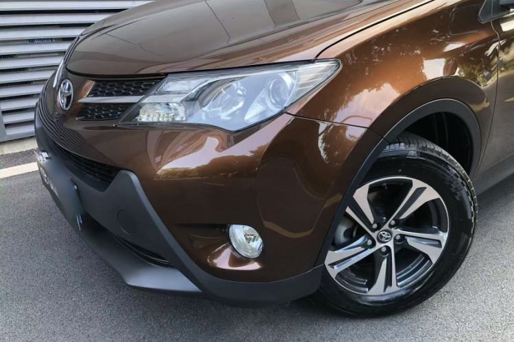 Used Toyota RAV4 2015 2.0L CVT Two-Wheel Drive Fashion Edition Exterior 6